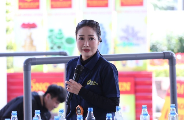 Nữ NSƯT dẫn con từ Úc về quê Hải Phòng, nghẹn ngào nói 1 điều- Ảnh 1. Nữ NSƯT dẫn con từ Úc về quê Hải Phòng, nghẹn ngào nói 1 điều- Ảnh 1.