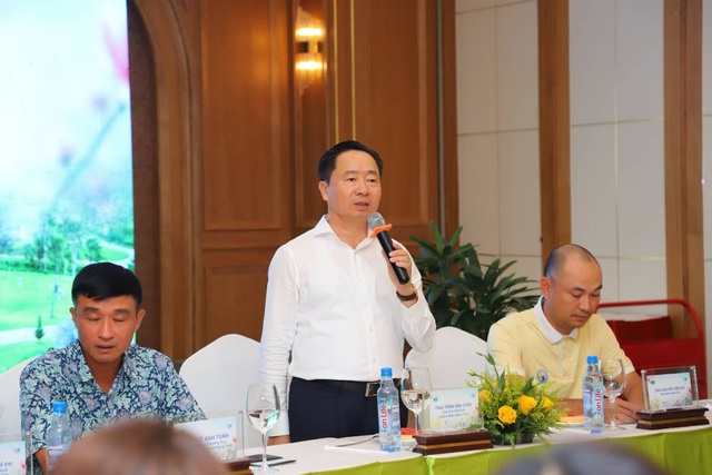 &Ocirc;ng Trần Văn Ch&iacute;n - Ph&oacute; CT Hội doanh nghiệp Nghệ Tĩnh tại TP.HCM, Chủ tịch CLB Golf Doanh nh&acirc;n Nghệ Tĩnh chia sẻ th&ocirc;ng tin tại lễ c&ocirc;ng bố.