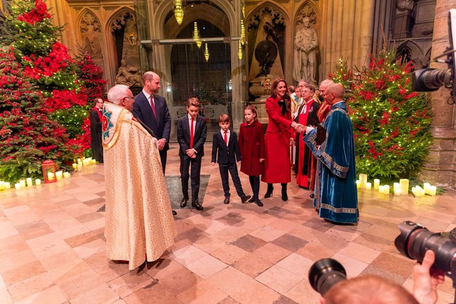 Bức ảnh sinh nhật 9 tuổi của Công chúa Charlotte gây bão: Chỉ một dáng đứng "thương hiệu" đã lộ rõ khí chất bản sao hoàn hảo của bố William- Ảnh 5. Bức ảnh sinh nhật 9 tuổi của Công chúa Charlotte gây bão: Chỉ một dáng đứng "thương hiệu" đã lộ rõ khí chất bản sao hoàn hảo của bố William- Ảnh 5.