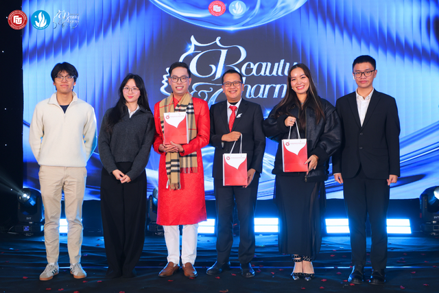 S&Acirc;N KHẤU HOA KH&Ocirc;I T&Agrave;I NĂNG &ndash; NƠI TỎA S&Aacute;NG D&Agrave;N NGỌC NỮ DUY&Ecirc;N D&Aacute;NG NGOẠI THƯƠNG 2025- Ảnh 1.