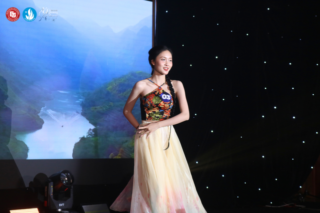 S&Acirc;N KHẤU HOA KH&Ocirc;I T&Agrave;I NĂNG &ndash; NƠI TỎA S&Aacute;NG D&Agrave;N NGỌC NỮ DUY&Ecirc;N D&Aacute;NG NGOẠI THƯƠNG 2025- Ảnh 2.