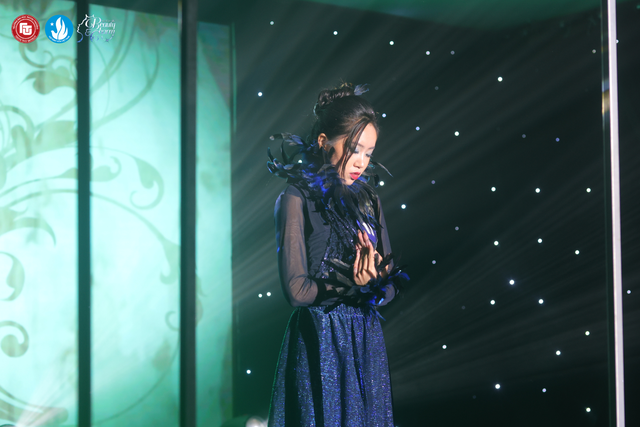 S&Acirc;N KHẤU HOA KH&Ocirc;I T&Agrave;I NĂNG &ndash; NƠI TỎA S&Aacute;NG D&Agrave;N NGỌC NỮ DUY&Ecirc;N D&Aacute;NG NGOẠI THƯƠNG 2025- Ảnh 5.