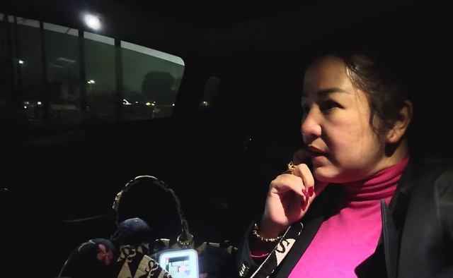 Nữ nghệ sĩ đi diễn ở Mỹ: Su&yacute;t kh&ocirc;ng được bay, bị giữ lại h&agrave;nh l&yacute;- Ảnh 1.