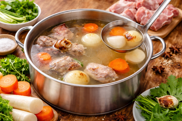 Cách hầm xương ngọt thanh tự nhiên, nước trong veo mà không cần bột ngọt- Ảnh 1.