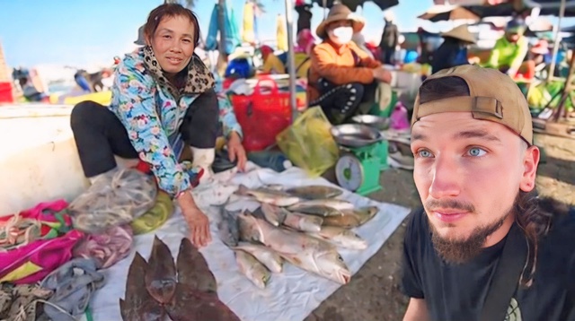 Anh T&acirc;y thử th&aacute;ch đi chợ hải sản, lỡ n&oacute;i sai một chữ tiếng Việt m&agrave; mua phải con c&aacute; b&eacute; nhất chợ- Ảnh 1.