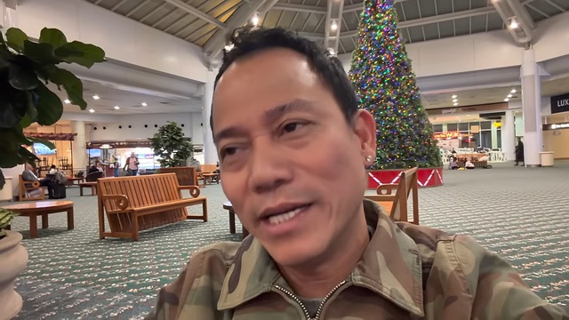 Con trai Chế Linh qua Mỹ, đi xin nước s&ocirc;i ăn m&igrave; g&oacute;i- Ảnh 1.