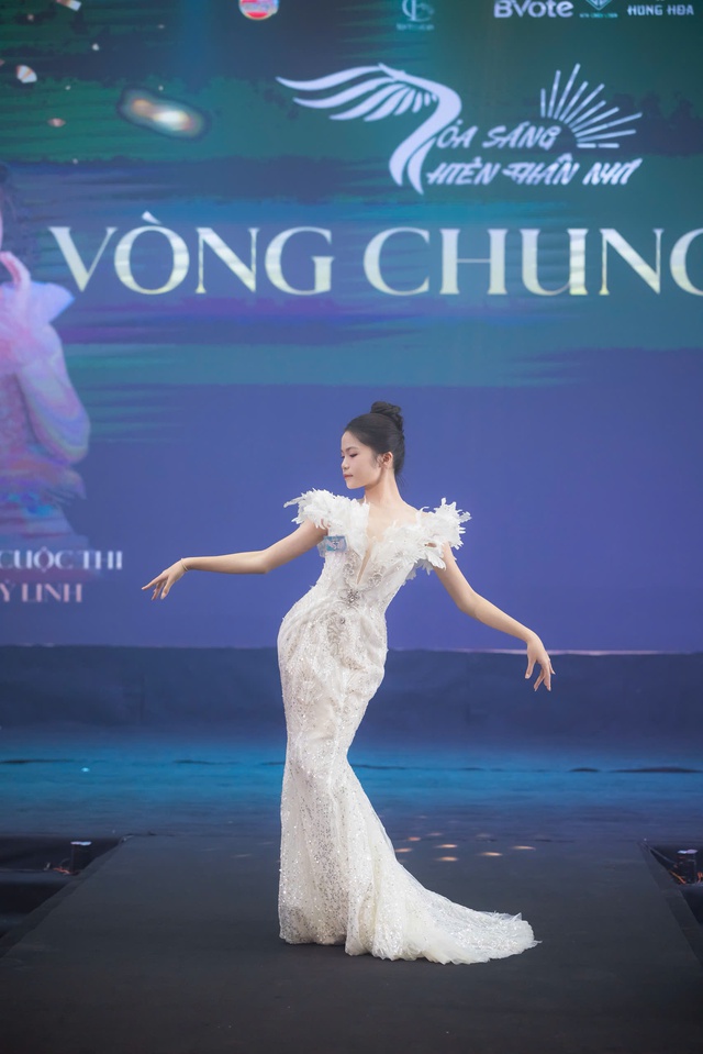 Ph&iacute; Thanh Phương đạt giải "Ng&ocirc;i Sao Catwalk" tại cuộc thi Toả s&aacute;ng Thi&ecirc;n thần nh&iacute; m&ugrave;a 6- Ảnh 3.