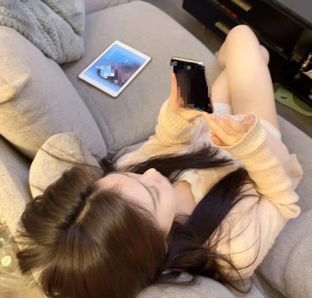 Mẹ genZ ngồi nh&agrave; vẫn nu&ocirc;i con bằng sữa ngoại chuẩn: Đơn giản v&agrave; nhanh chỉ nhờ... điện thoại- Ảnh 2.