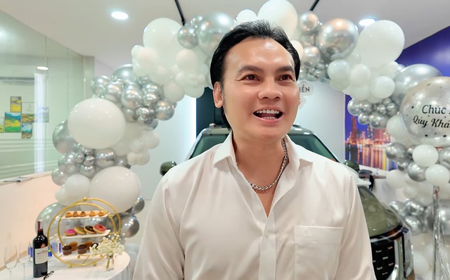 Nam NSƯT từ Mỹ về, đi "rước vợ mới" tiền tỷ: "V&agrave;i năm t&ocirc;i đổi một lần"- Ảnh 2.