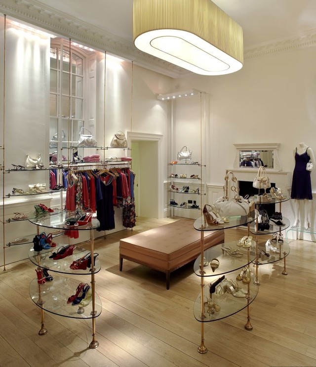 Loạt thương hiệu "ruột" của Vương phi Kate đua nhau vỡ nợ: Khi "Hiệu ứng Kate" hết linh nghiệm hay l&agrave; hồi chu&ocirc;ng cảnh tỉnh cho th&oacute;i quen mua sắm của chị em?- Ảnh 4.