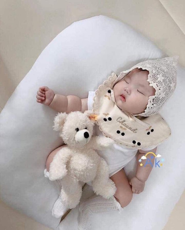 Theo quan niệm d&acirc;n gian, em b&eacute; 