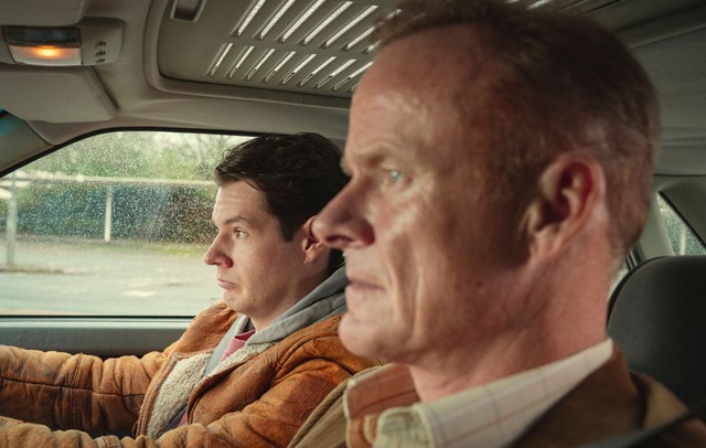 Xem phim Sex Education, t&ocirc;i nhớ lại &aacute;nh mắt thất vọng của bố m&igrave;nh 17 năm trước- Ảnh 1.