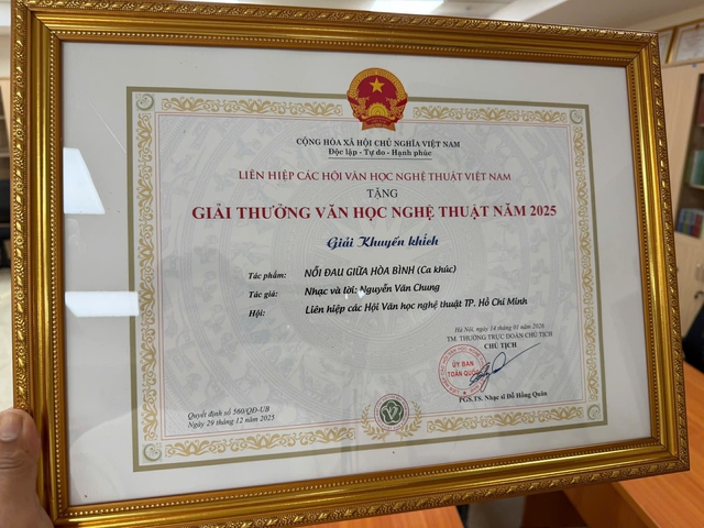 Ca khúc vừa được trao giải Văn học nghệ thuật 2025: Đầu tư MV trên 2 tỷ, hit về chiến tranh vươn tầm quốc tế- Ảnh 2. Ca khúc vừa được trao giải Văn học nghệ thuật 2025: Đầu tư MV trên 2 tỷ, hit về chiến tranh vươn tầm quốc tế- Ảnh 2.