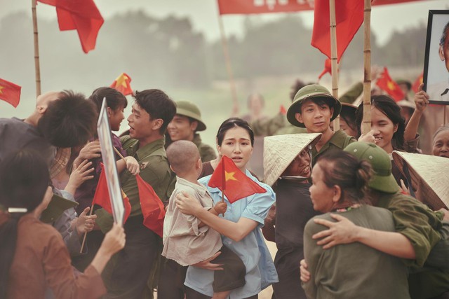 Ca khúc vừa được trao giải Văn học nghệ thuật 2025: Đầu tư MV trên 2 tỷ, hit về chiến tranh vươn tầm quốc tế- Ảnh 3. Ca khúc vừa được trao giải Văn học nghệ thuật 2025: Đầu tư MV trên 2 tỷ, hit về chiến tranh vươn tầm quốc tế- Ảnh 3.