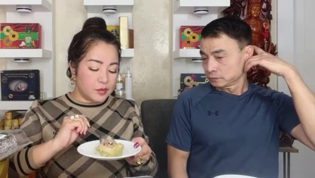 Bố ruột bé Xuân Mai ở Mỹ: Phải đi làm công nhân cho hãng, gói bánh chưng bán- Ảnh 1. Bố ruột bé Xuân Mai ở Mỹ: Phải đi làm công nhân cho hãng, gói bánh chưng bán- Ảnh 1.