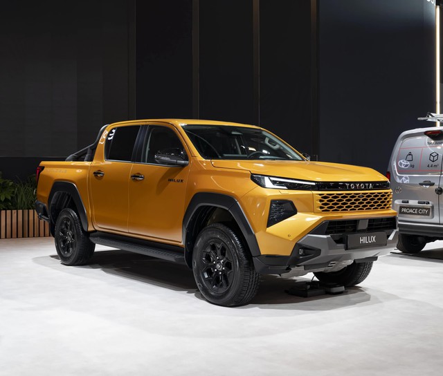 Toyota Hilux thế hệ 9 ra mắt: Huyền thoại "nồi đồng cối đá" điện hóa cùng thiết kế mới gây tranh cãi- Ảnh 2.