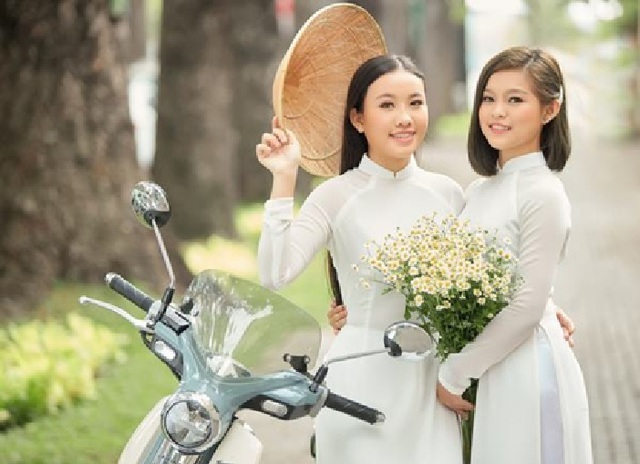 Con nu&ocirc;i Phi Nhung &iacute;t show sau khi mẹ mất, phải b&aacute;n h&agrave;ng online kiếm sống- Ảnh 1.