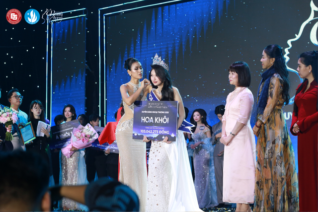 Nữ sinh 7.5 IELTS xuất sắc đăng quang Hoa kh&ocirc;i Duy&ecirc;n d&aacute;ng Ngoại thương 2025- Ảnh 2.