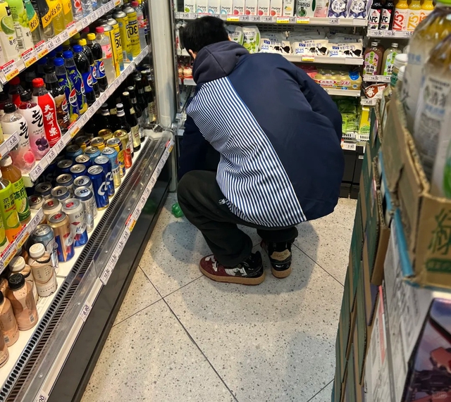 Lương 15 triệu, gửi tiết kiệm 20 năm, đến ngày rút 1,2 tỷ xây nhà, ngân hàng nói: "Anh chưa từng mở sổ ở đây"- Ảnh 1.