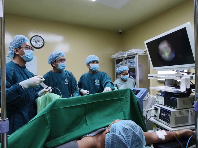 Điều trị sỏi thận phức tạp: Đối mặt thế n&agrave;o với &ldquo;b&agrave;i to&aacute;n kh&oacute;&rdquo;?- Ảnh 2.