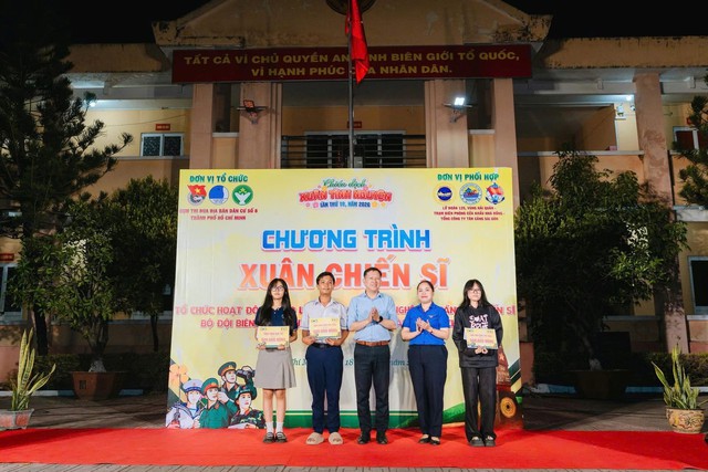 Xu&acirc;n Chiến sĩ 2026: Thắm t&igrave;nh qu&acirc;n d&acirc;n, rạng ngời sức trẻ th&agrave;nh phố- Ảnh 3.