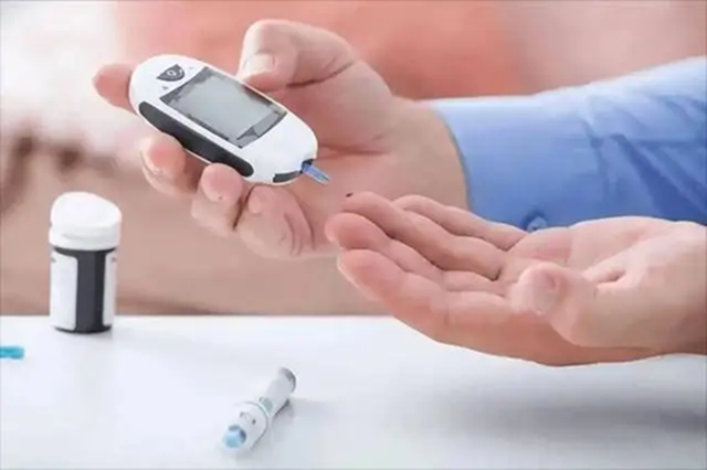 Ng&agrave;y c&agrave;ng c&oacute; nhiều người chết v&igrave; bệnh tiểu đường, b&aacute;c sĩ n&oacute;i thẳng: Th&agrave; ngồi chơi cả ng&agrave;y c&ograve;n hơn l&agrave;m 5 việc n&agrave;y- Ảnh 1.