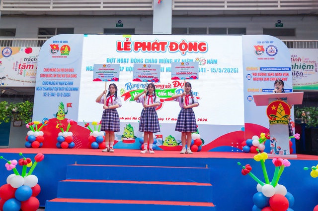 Li&ecirc;n đội trưởng Trường THCS Nguyễn Văn B&eacute; Nguyễn Đức L&ecirc; Na đăng k&yacute; thực hiện c&ocirc;ng tr&igrave;nh măng non tại lễ ph&aacute;t động