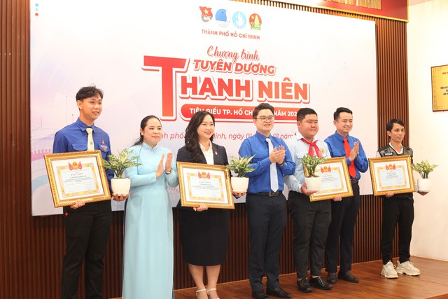 Thanh niên tiêu biểu. Thanh niên tiêu biểu.
