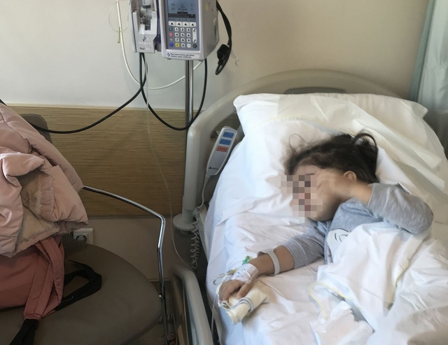 B&eacute; g&aacute;i 2 tuổi co giật, n&ocirc;n mửa, thận "chất đầy" ch&igrave;, su&yacute;t chết v&igrave; mẹo chữa kh&oacute; ngủ kh&ocirc;ng xa lạ với người Việt- Ảnh 2.