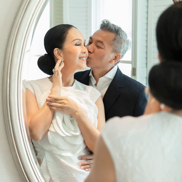 Mỹ nhân được đại gia yêu say đắm suốt 32 năm, tặng biệt thự hoành tráng, nhẫn kim cương- Ảnh 3. Mỹ nhân được đại gia yêu say đắm suốt 32 năm, tặng biệt thự hoành tráng, nhẫn kim cương- Ảnh 3.