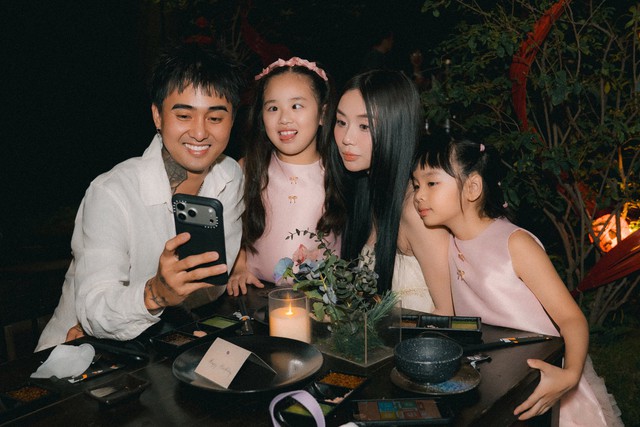 Yêu mẹ đơn thân có 2 con riêng, nam nghệ sĩ lúc nghèo vẫn cố mua túi hiệu tặng, kiếp sau lại muốn gắn bó- Ảnh 2. Yêu mẹ đơn thân có 2 con riêng, nam nghệ sĩ lúc nghèo vẫn cố mua túi hiệu tặng, kiếp sau lại muốn gắn bó- Ảnh 2.