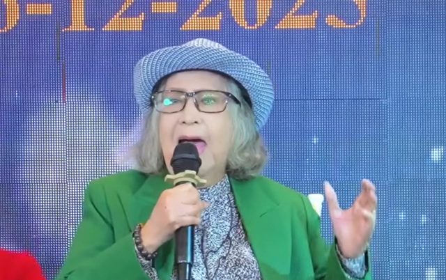 Nữ NSƯT 82 tuổi nghe tin 1 nghệ sĩ từ Mỹ về, ngồi xe lăn tới n&oacute;i một điều- Ảnh 1.