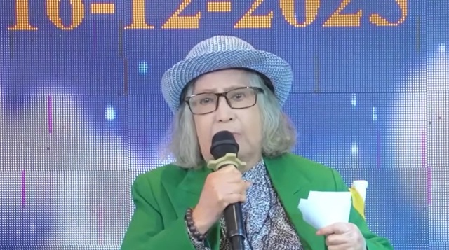 Nữ NSƯT 82 tuổi nghe tin 1 nghệ sĩ từ Mỹ về, ngồi xe lăn tới n&oacute;i một điều- Ảnh 2.