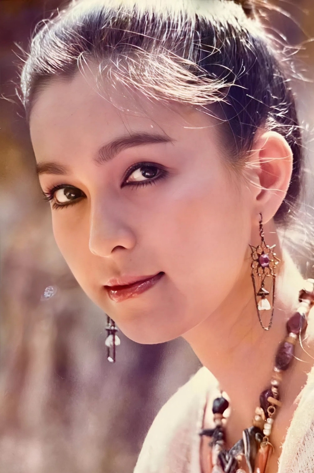 Mỹ nhân được đại gia yêu say đắm suốt 32 năm, tặng biệt thự hoành tráng, nhẫn kim cương- Ảnh 1. Mỹ nhân được đại gia yêu say đắm suốt 32 năm, tặng biệt thự hoành tráng, nhẫn kim cương- Ảnh 1.