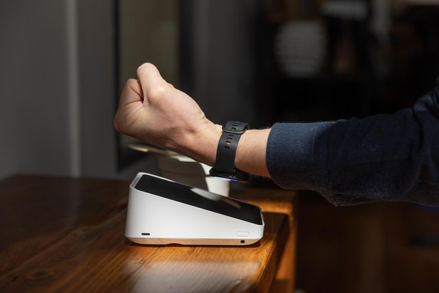 Đồng hồ th&ocirc;ng minh kh&ocirc;ng chỉ đếm bước ch&acirc;n, giờ c&ograve;n d&ugrave;ng để trả tiền: Garmin bắt tay MoMo- Ảnh 2.