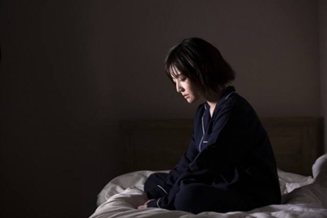 4 th&oacute;i quen &acirc;m thầm &ldquo;b&agrave;o m&ograve;n&rdquo; buồng trứng, c&ograve;n l&agrave;m rối loạn nhịp nội tiết, nhiều chị em ng&agrave;y n&agrave;o cũng l&agrave;m- Ảnh 2.