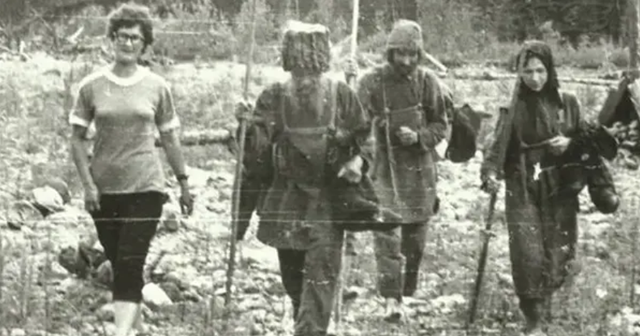 Gia đ&igrave;nh tự c&ocirc; lập giữa rừng s&acirc;u từ năm 1936, kh&ocirc;ng biết Thế chiến II đ&atilde; kết th&uacute;c- Ảnh 2.