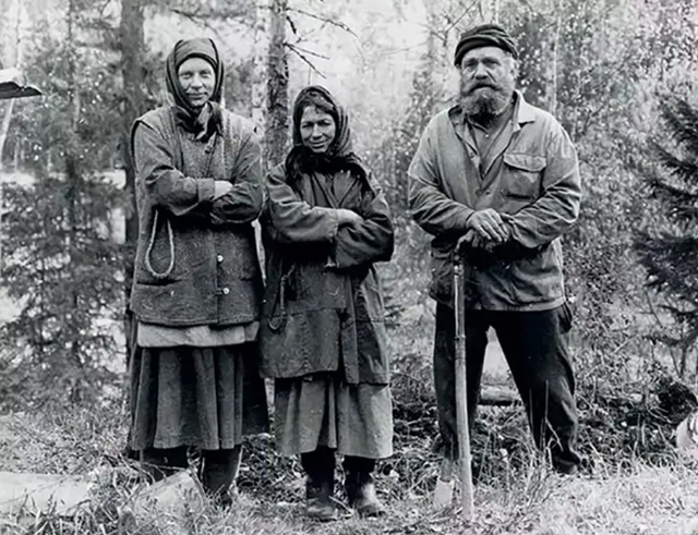 Gia đ&igrave;nh tự c&ocirc; lập giữa rừng s&acirc;u từ năm 1936, kh&ocirc;ng biết Thế chiến II đ&atilde; kết th&uacute;c- Ảnh 1.
