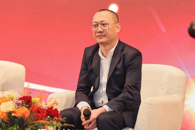 NSND Quốc Hưng ra mắt MV dài hơn 8 phút, ca ngợi "Đất nước hôm nay"- Ảnh 1. NSND Quốc Hưng ra mắt MV dài hơn 8 phút, ca ngợi "Đất nước hôm nay"- Ảnh 1.