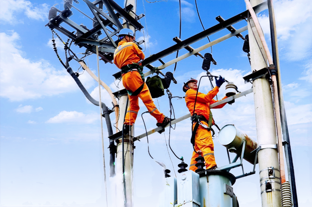 Công ty Điện lực Quảng Ninh chủ động triển khai nhiều giải pháp hữu hiệu nhằm đảm bảo cấp điện dịp Tết Nguyên đán Bính Ngọ năm 2026- Ảnh 2. Công ty Điện lực Quảng Ninh chủ động triển khai nhiều giải pháp hữu hiệu nhằm đảm bảo cấp điện dịp Tết Nguyên đán Bính Ngọ năm 2026- Ảnh 2.
