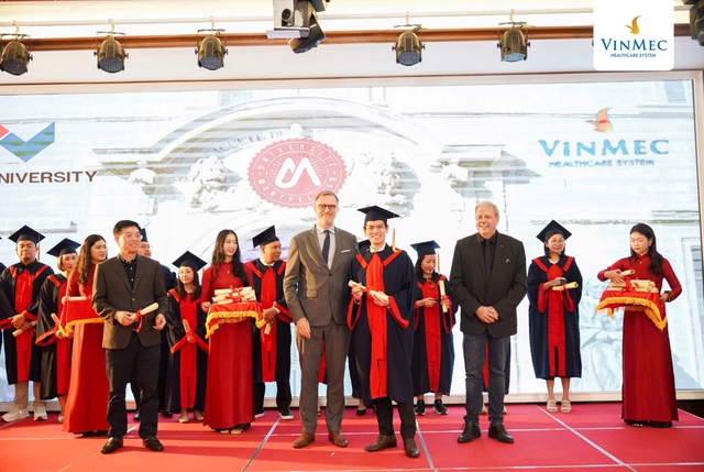 Nhiều bác sĩ từ châu Á, Trung Đông, châu Phi, Úc và New Zealand đã tham gia khóa đào tạo tại Vinmec. Nhiều bác sĩ từ châu Á, Trung Đông, châu Phi, Úc và New Zealand đã tham gia khóa đào tạo tại Vinmec.