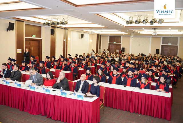 Lễ trao bằng tốt nghiệp quy tụ nhiều giáo sư, chuyên gia quốc tế hàng đầu về gây mê, giảm đau. Lễ trao bằng tốt nghiệp quy tụ nhiều giáo sư, chuyên gia quốc tế hàng đầu về gây mê, giảm đau.