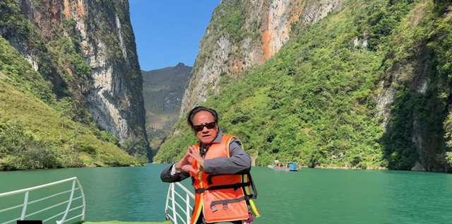 Chế Linh U90 đi tới điểm đầu đất nước: "Quá tuyệt vời, quê hương tôi!"- Ảnh 1. Chế Linh U90 đi tới điểm đầu đất nước: "Quá tuyệt vời, quê hương tôi!"- Ảnh 1.