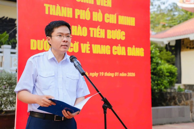 Hơn 700 sinh vi&ecirc;n Tp. Hồ Ch&iacute; Minh tham dự lễ ch&agrave;o cờ trang trọng hướng về  Đại hội đại biểu to&agrave;n quốc lần thứ XIV của Đảng- Ảnh 2.