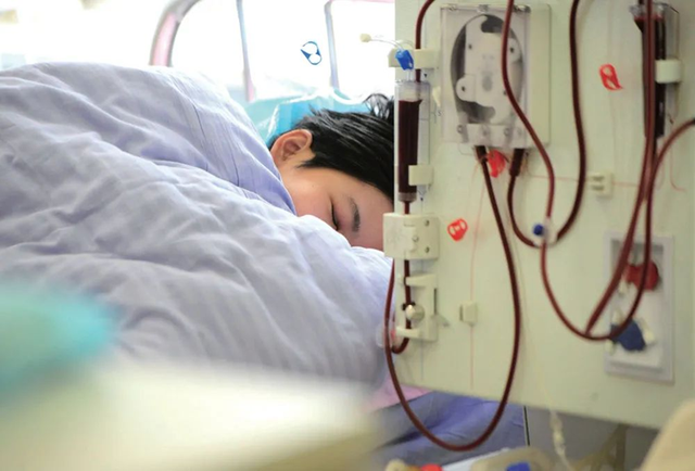 18 tuổi đ&atilde; suy thận giai đoạn cuối, nữ sinh bật kh&oacute;c: "Nếu c&oacute; thể quay lại, t&ocirc;i nhất định kh&ocirc;ng qu&ecirc;n l&agrave;m 1 việc"- Ảnh 1.