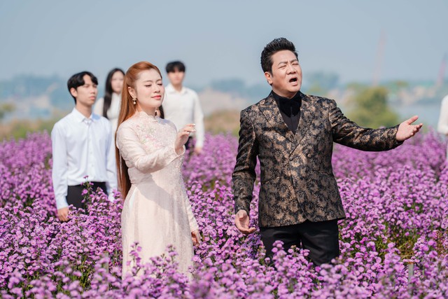 NSND Quốc Hưng ra mắt MV dài hơn 8 phút, ca ngợi "Đất nước hôm nay"- Ảnh 3. NSND Quốc Hưng ra mắt MV dài hơn 8 phút, ca ngợi "Đất nước hôm nay"- Ảnh 3.