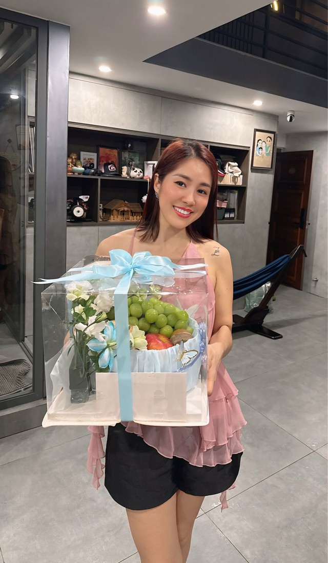 Nữ nghệ sĩ c&oacute; 1 con ri&ecirc;ng cưới ca sĩ k&eacute;m 7 tuổi, t&iacute;ch cực nịnh chồng, được chăm từ việc nhỏ nhất- Ảnh 6.