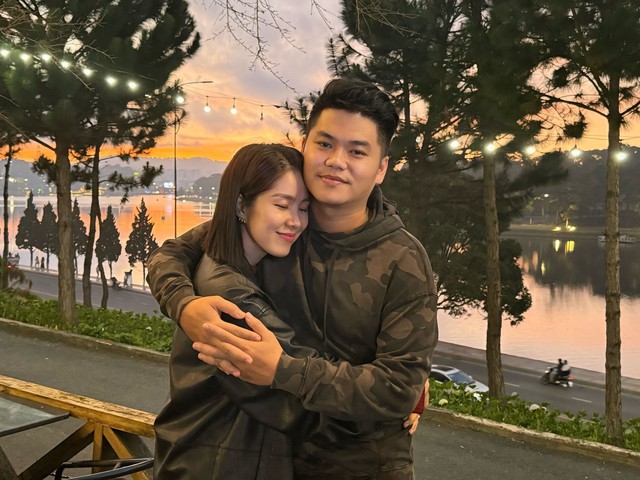 Nữ nghệ sĩ c&oacute; 1 con ri&ecirc;ng cưới ca sĩ k&eacute;m 7 tuổi, t&iacute;ch cực nịnh chồng, được chăm từ việc nhỏ nhất- Ảnh 4.