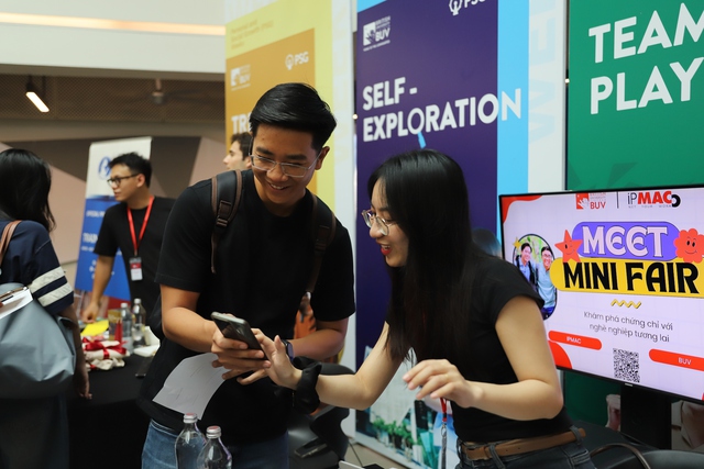 C&aacute;c bạn sinh vi&ecirc;n tham dự workshop.