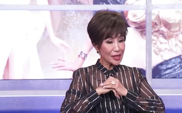 Nữ danh ca U80 lấy chồng k&eacute;m 13 tuổi, đ&agrave;n em ghen tị: "T&ocirc;i thua xa chị"- Ảnh 1.